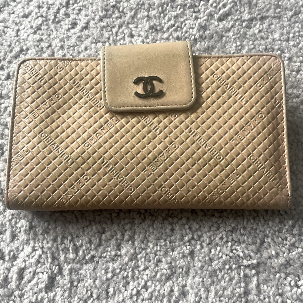 Chanel wallet